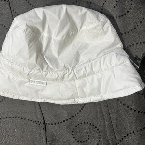 UNDER ARMOUR INSULATED ADJUSTABLE WHITE BUCKET HAT SIZE L/XL OR M/L UNISEX $40